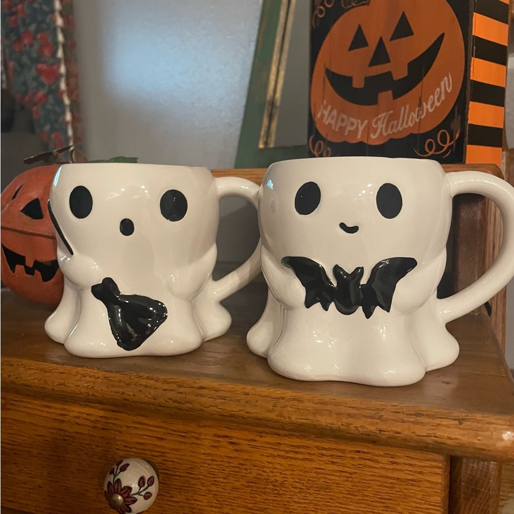 Set of two cute ghost ceramic mugs by Jack O’Lantern Lane. Their little faces 👻😍